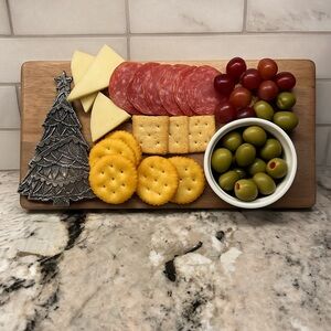 Mud Pie Wooden Serving Board with Christmas Tree